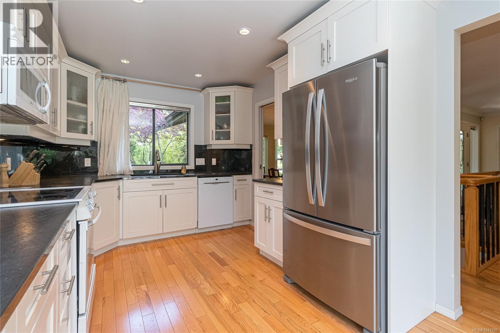 1835 Barrett Dr, North Saanich