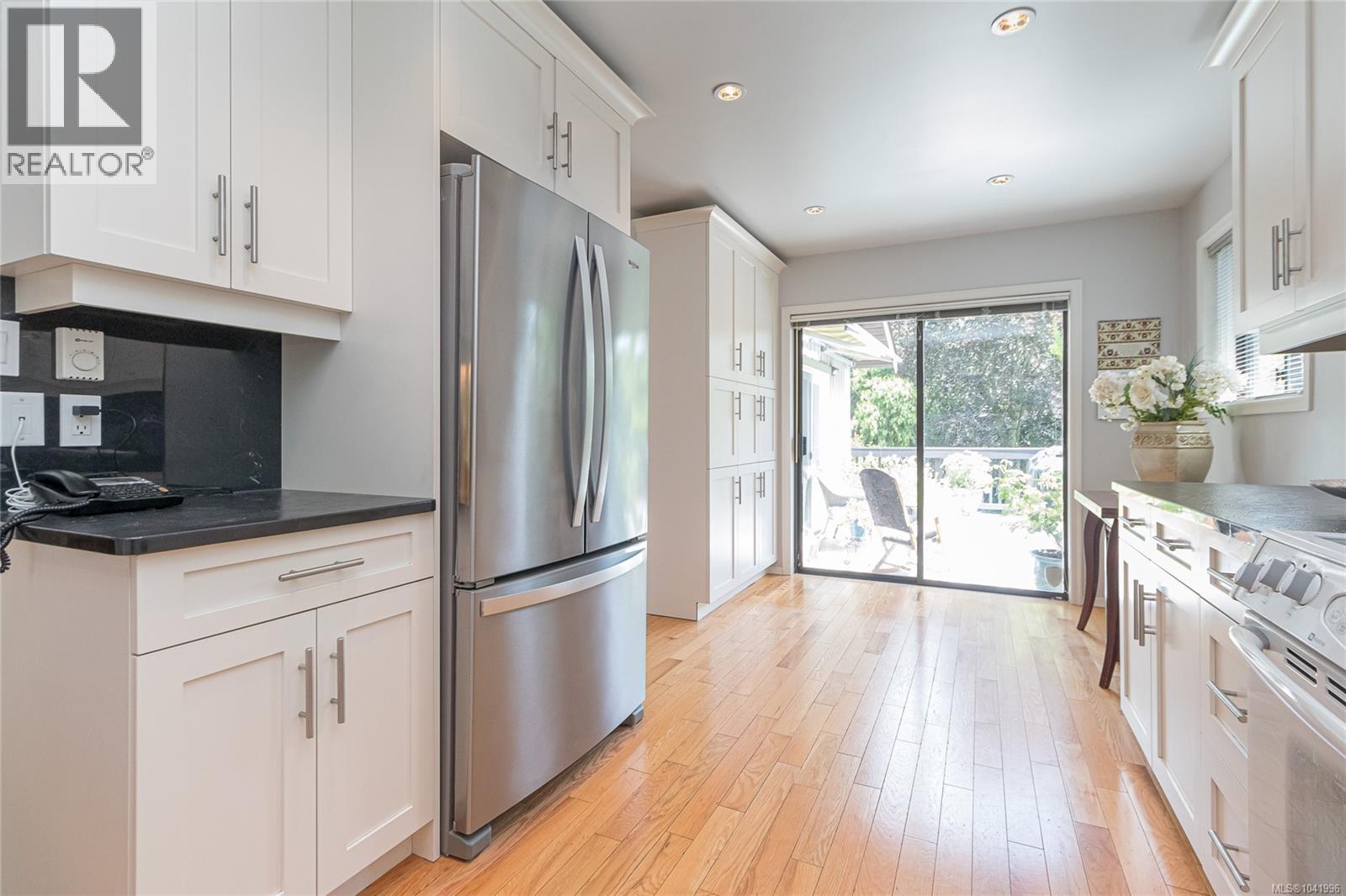 1835 Barrett Dr, North Saanich