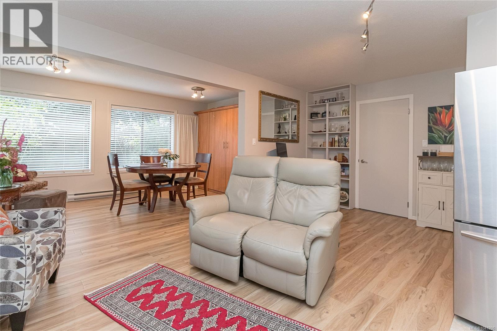 1835 Barrett Dr, North Saanich