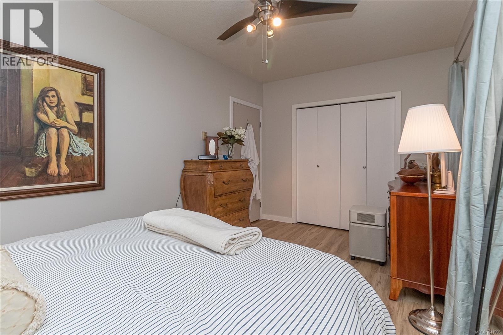 1835 Barrett Dr, North Saanich