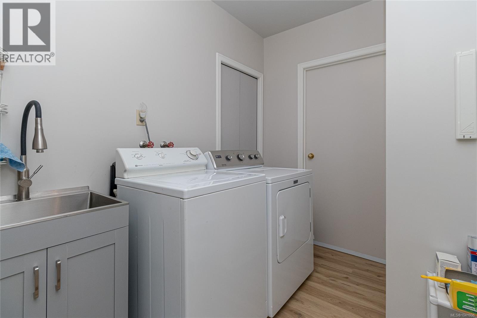 1835 Barrett Dr, North Saanich