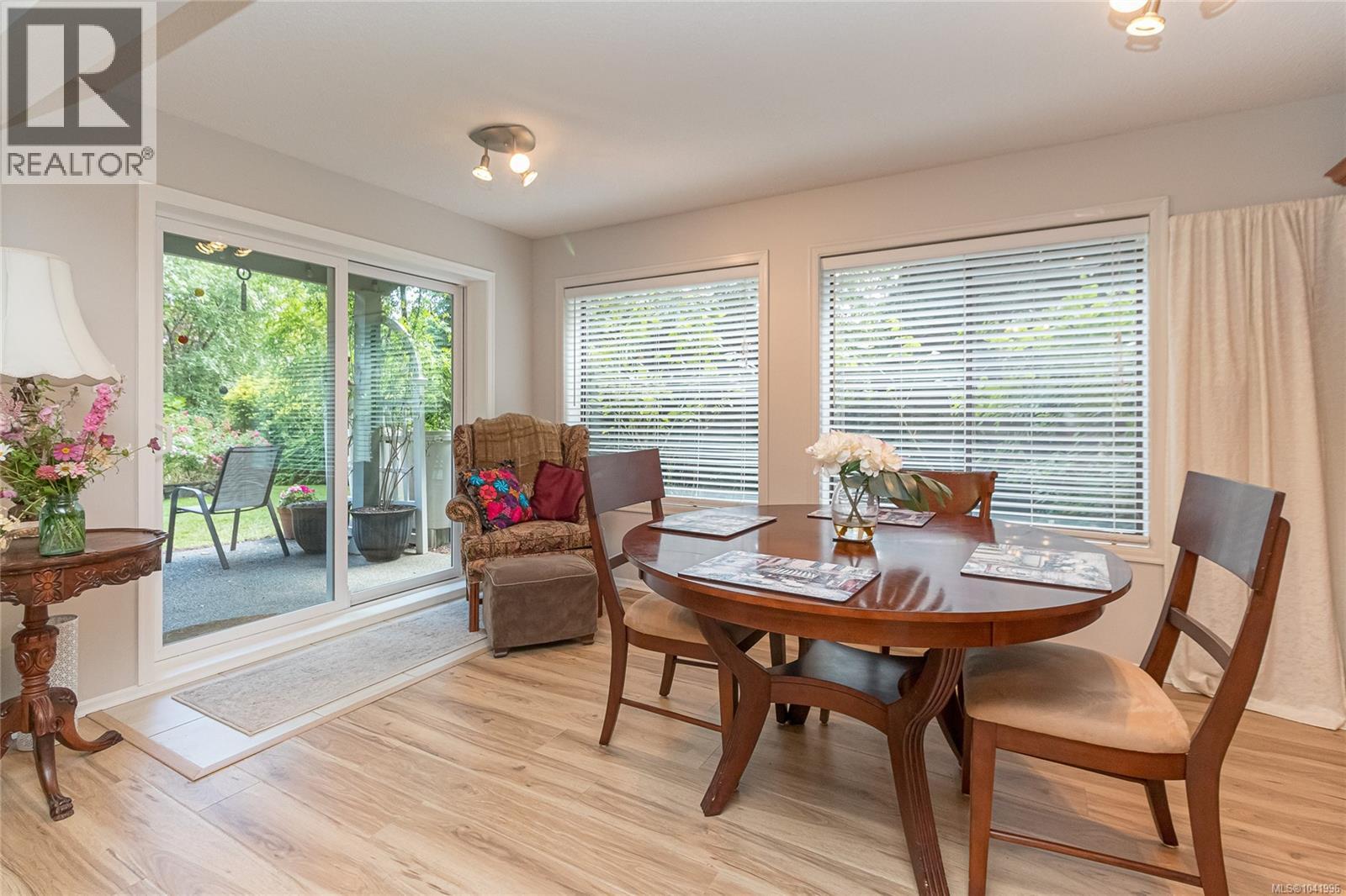 1835 Barrett Dr, North Saanich
