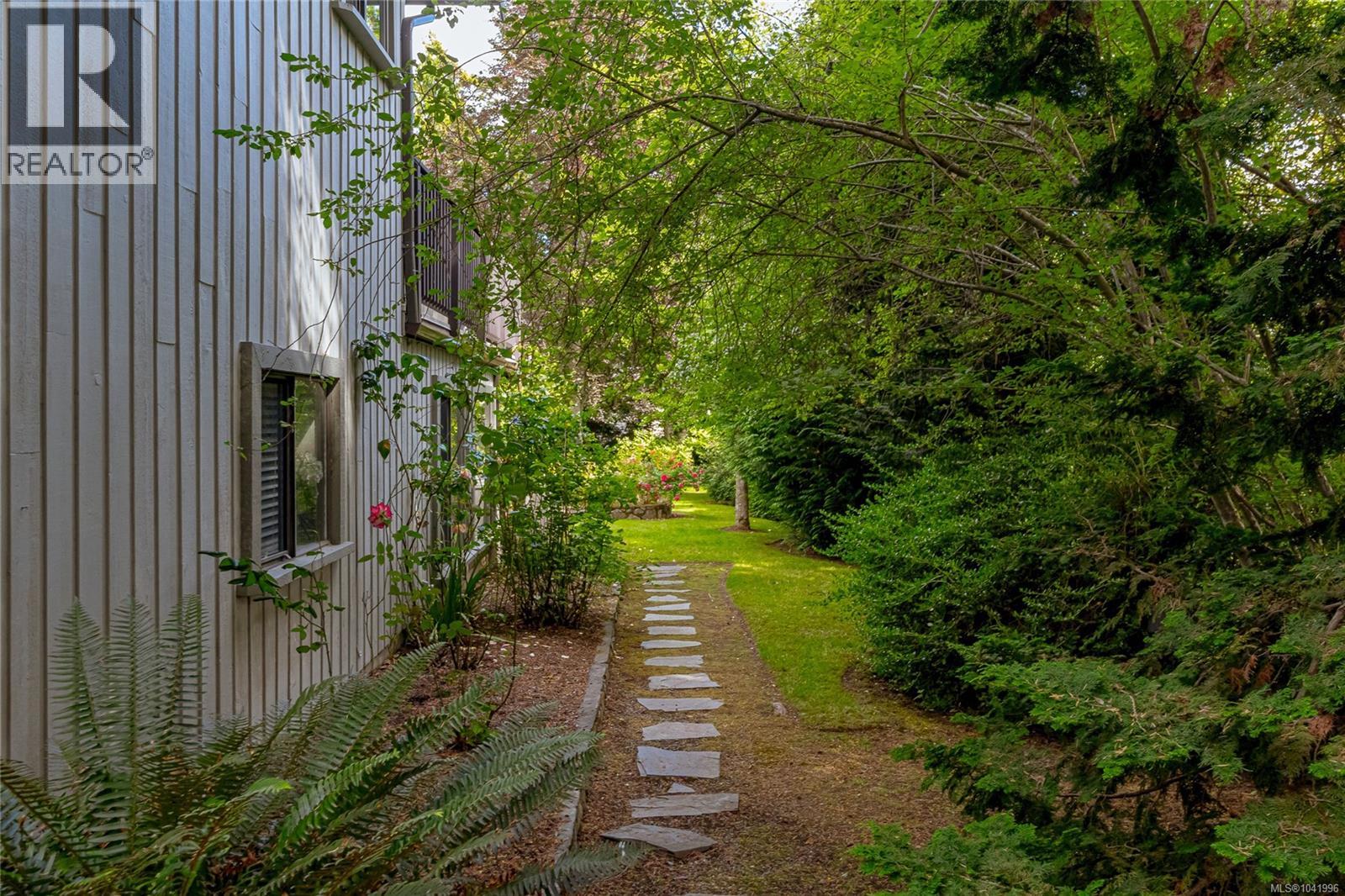 1835 Barrett Dr, North Saanich