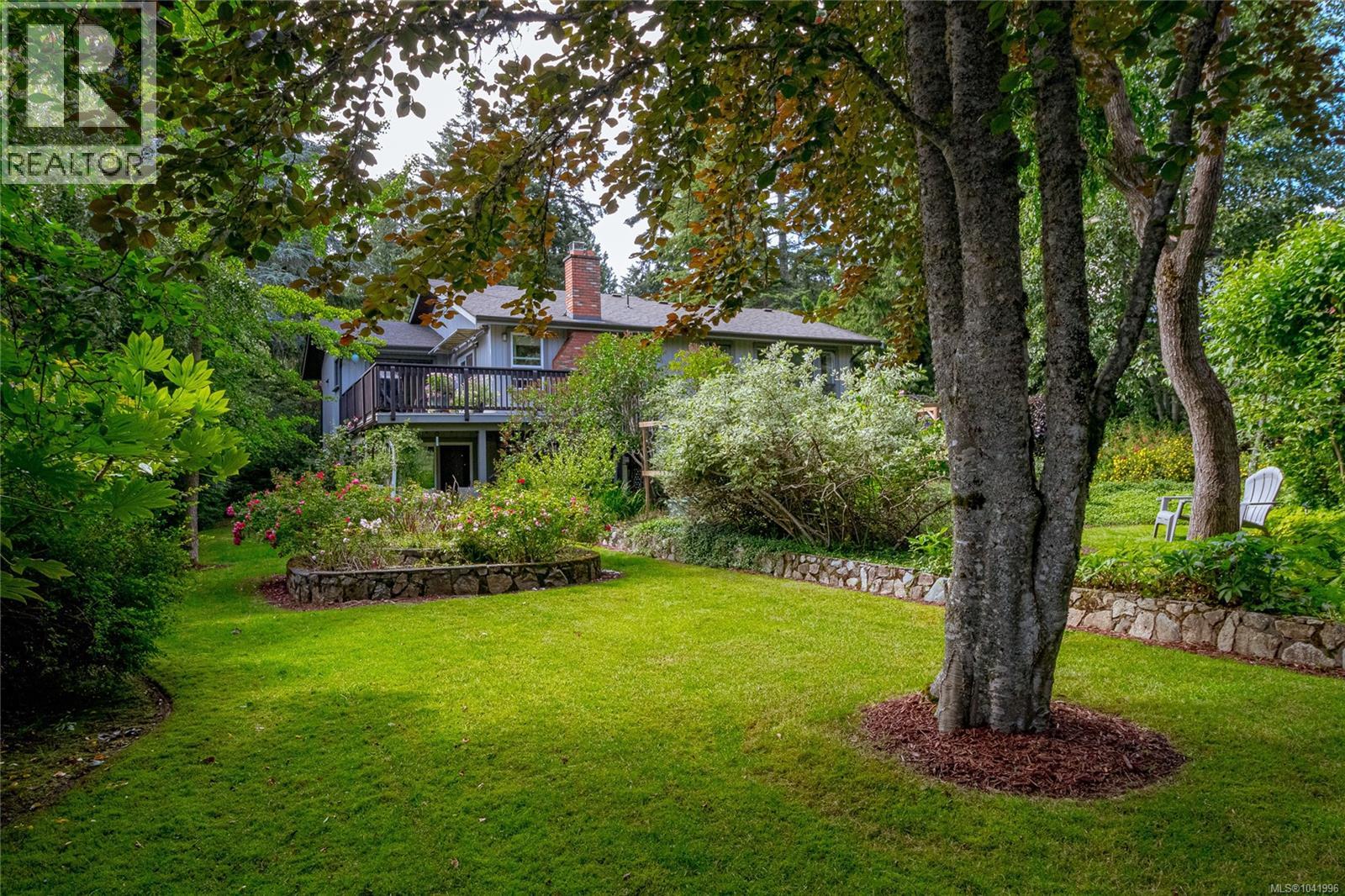 1835 Barrett Dr, North Saanich