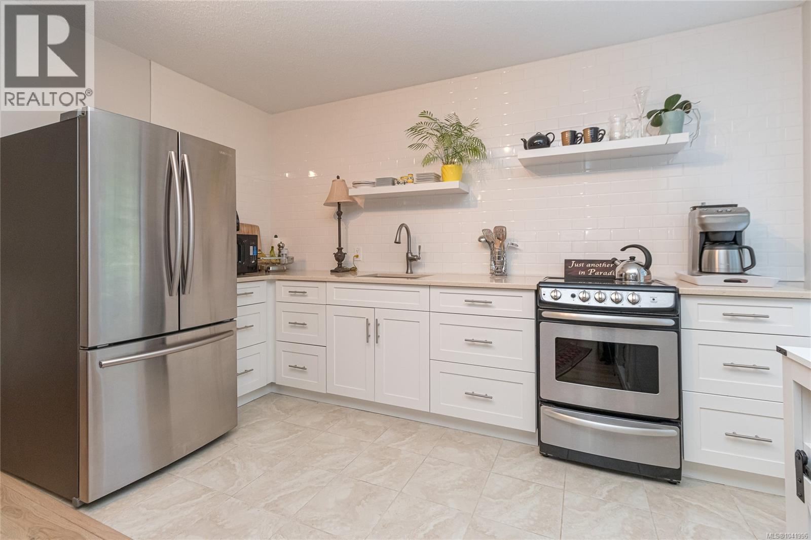 1835 Barrett Dr, North Saanich