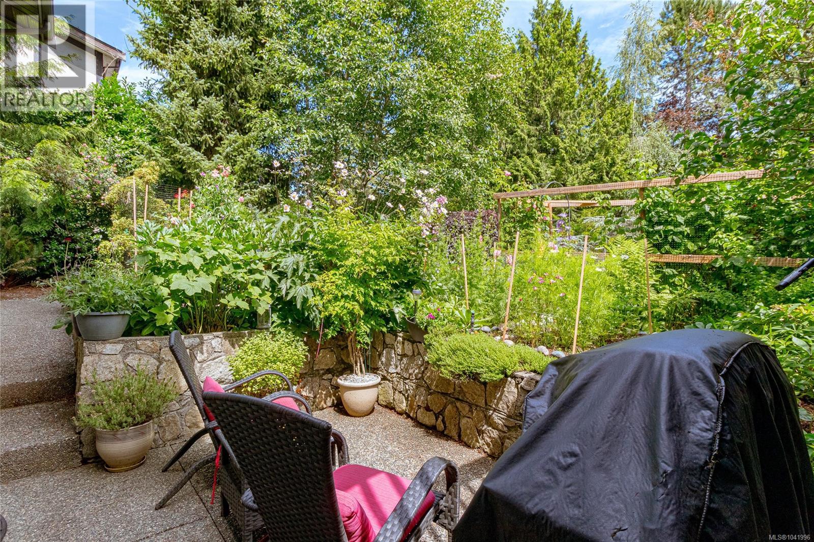 1835 Barrett Dr, North Saanich