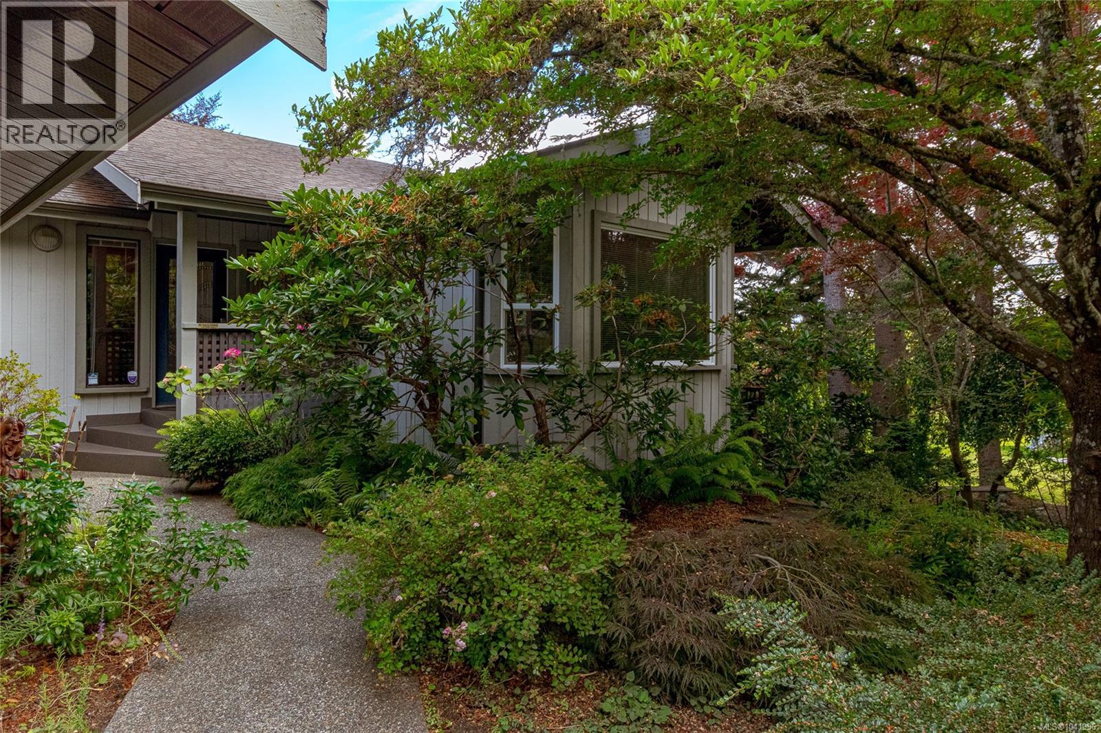 1835 Barrett Dr, North Saanich