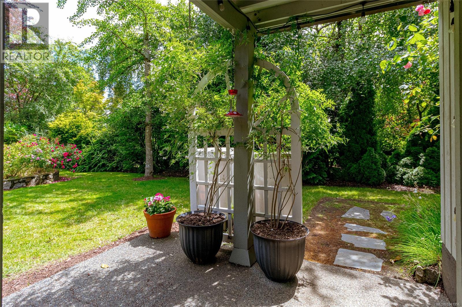 1835 Barrett Dr, North Saanich