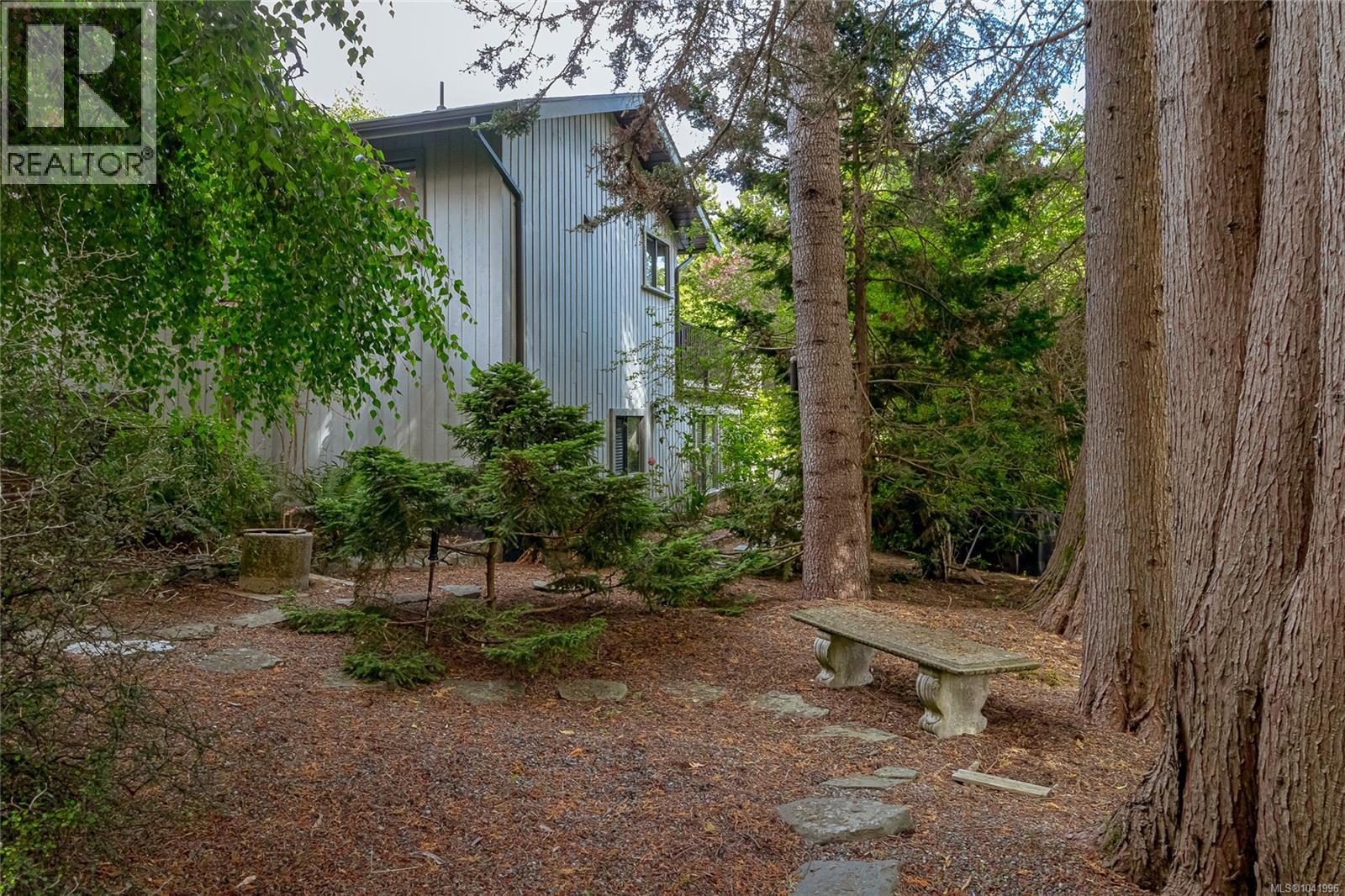 1835 Barrett Dr, North Saanich