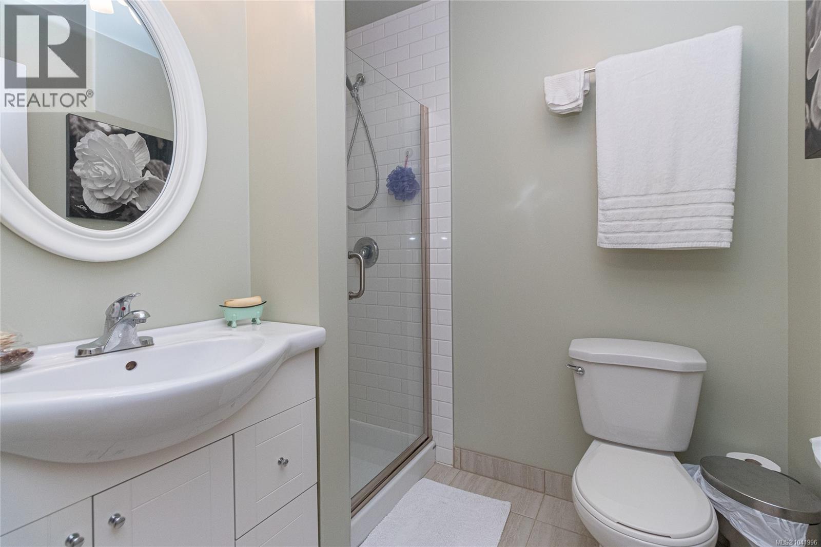 1835 Barrett Dr, North Saanich