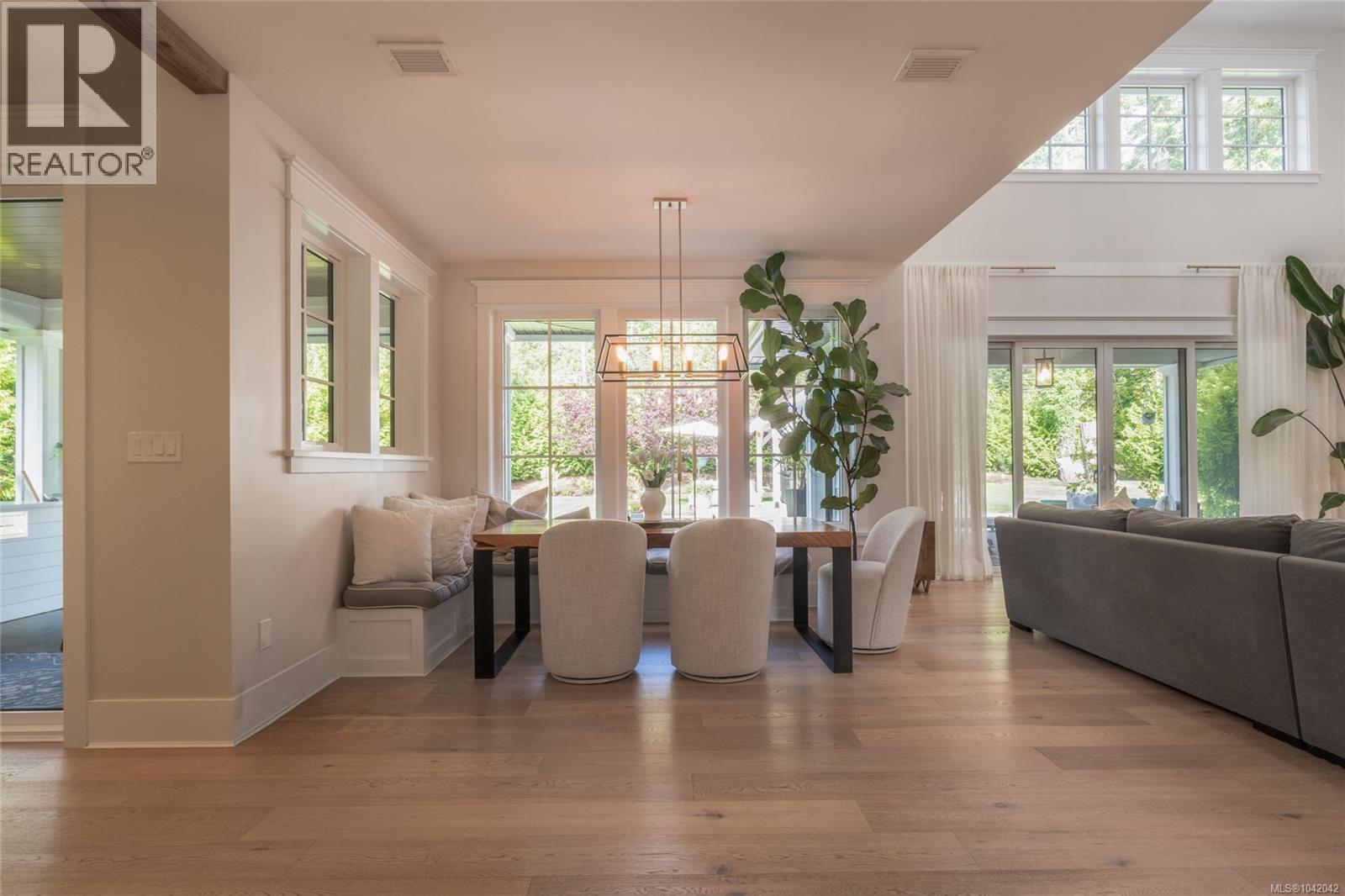 10730 Bayfield Rd, North Saanich