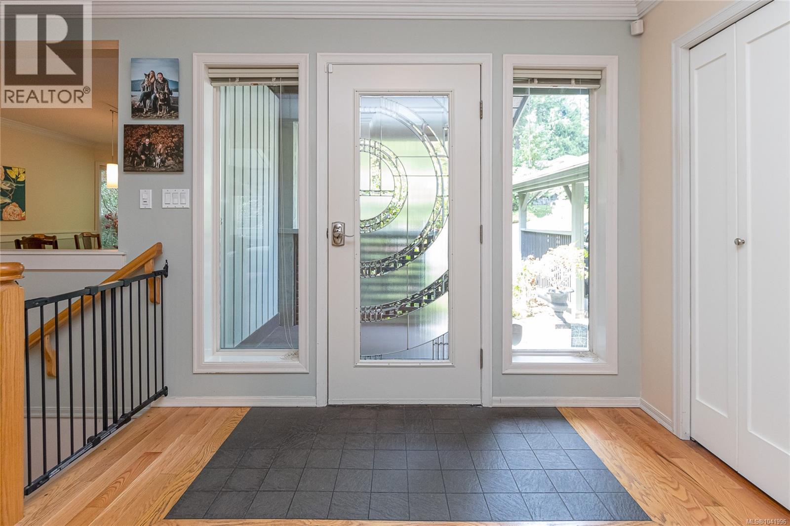 1835 Barrett Dr, North Saanich