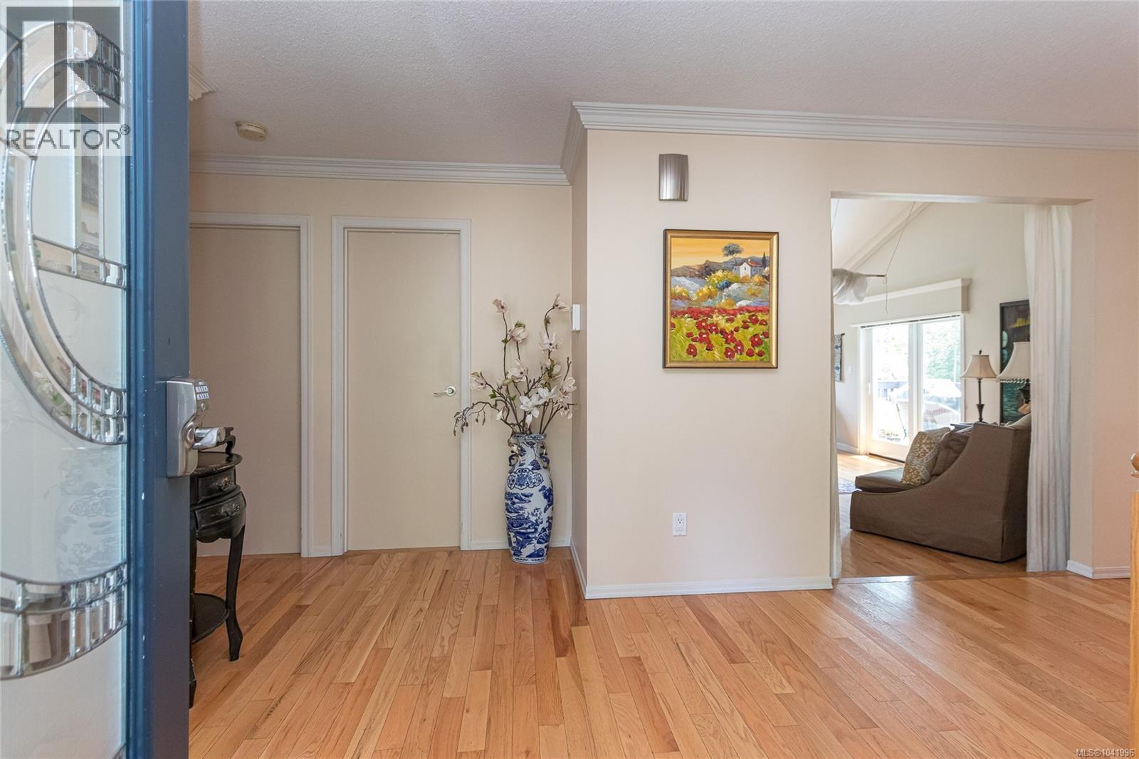 1835 Barrett Dr, North Saanich