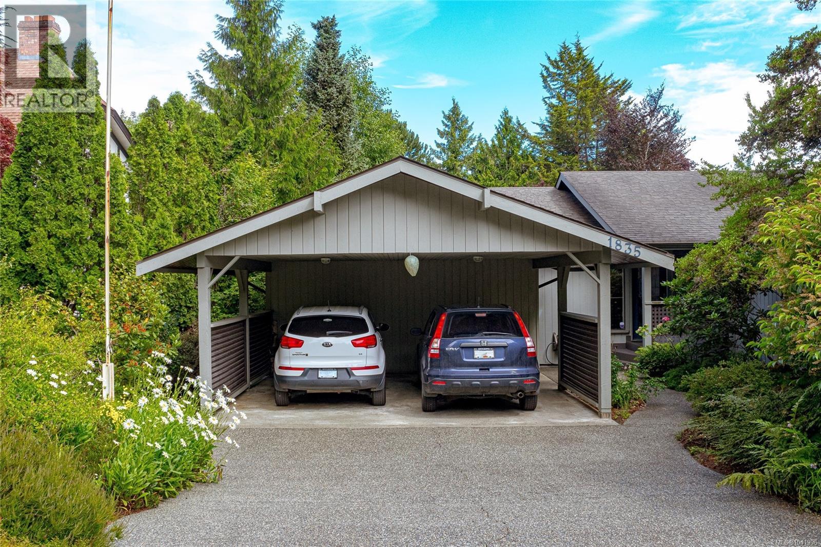 1835 Barrett Dr, North Saanich