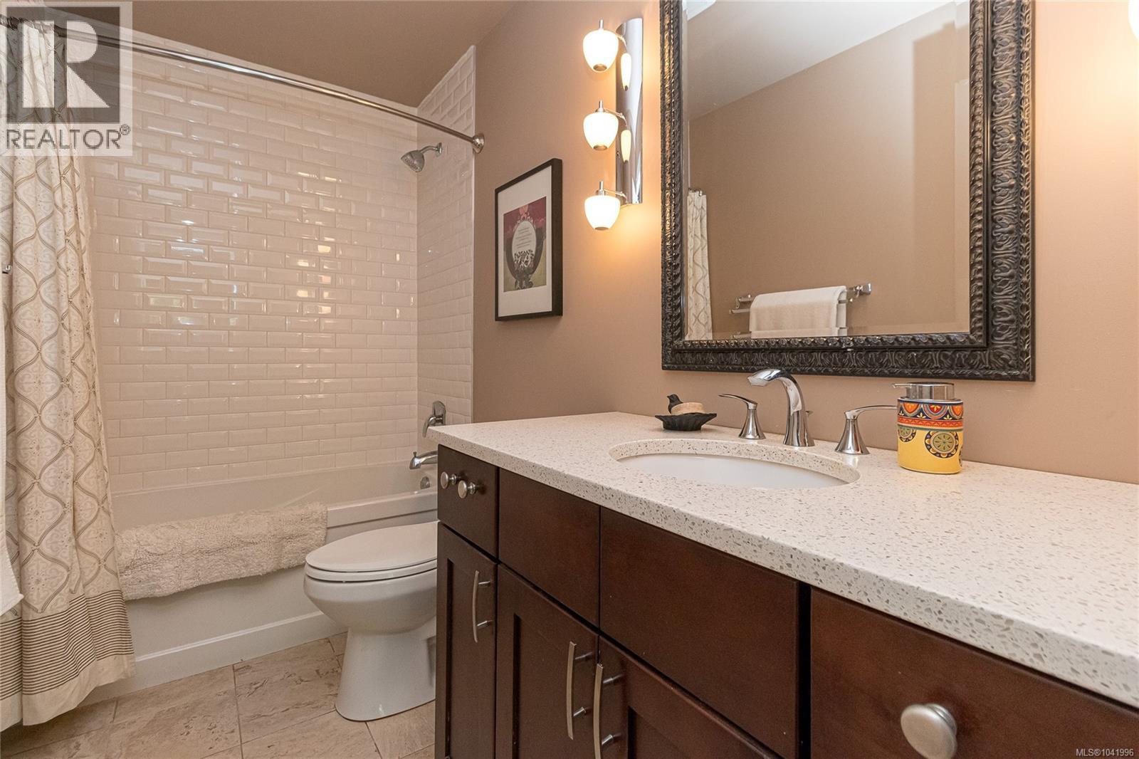 1835 Barrett Dr, North Saanich