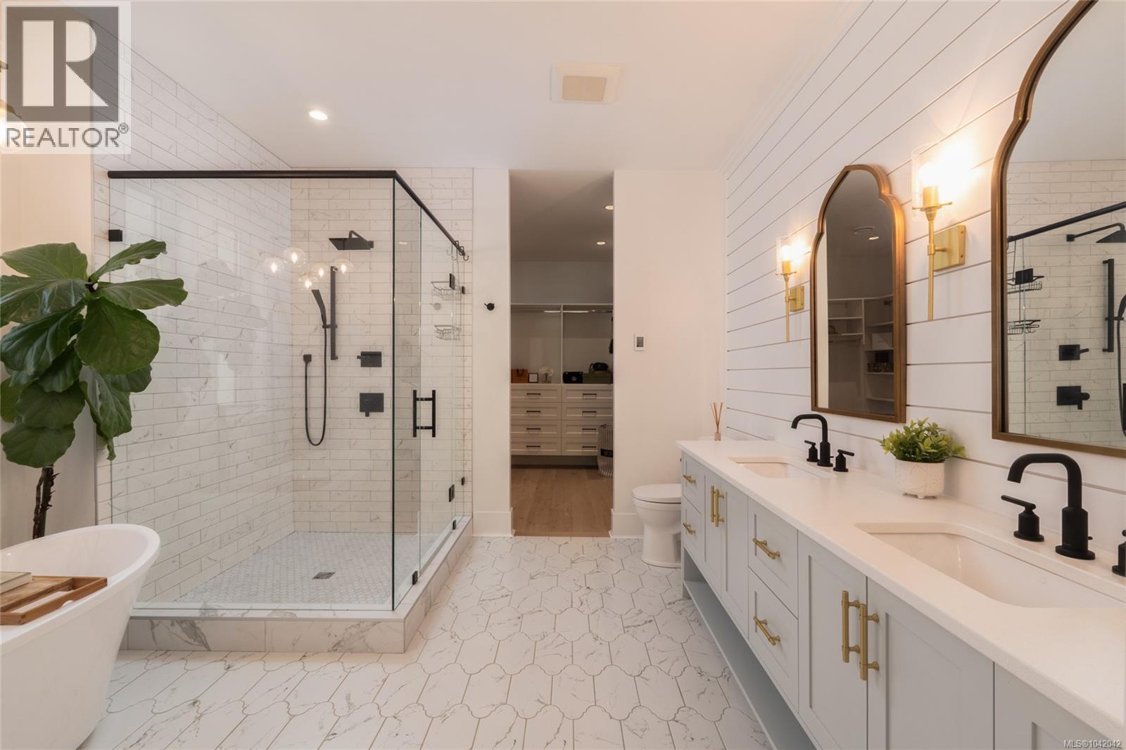 10730 Bayfield Rd, North Saanich