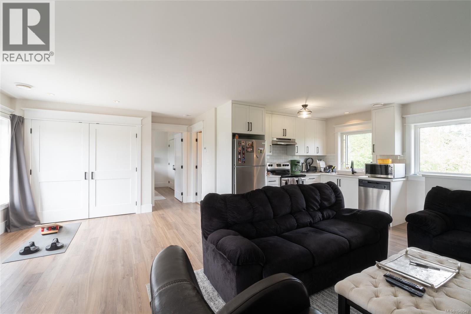 10730 Bayfield Rd, North Saanich