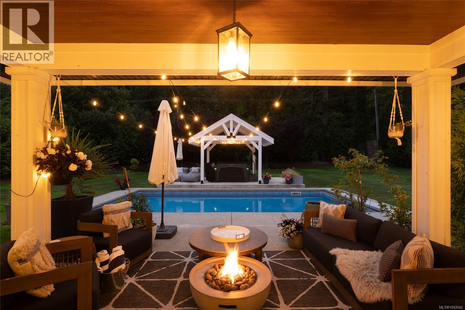 10730 Bayfield Rd, North Saanich