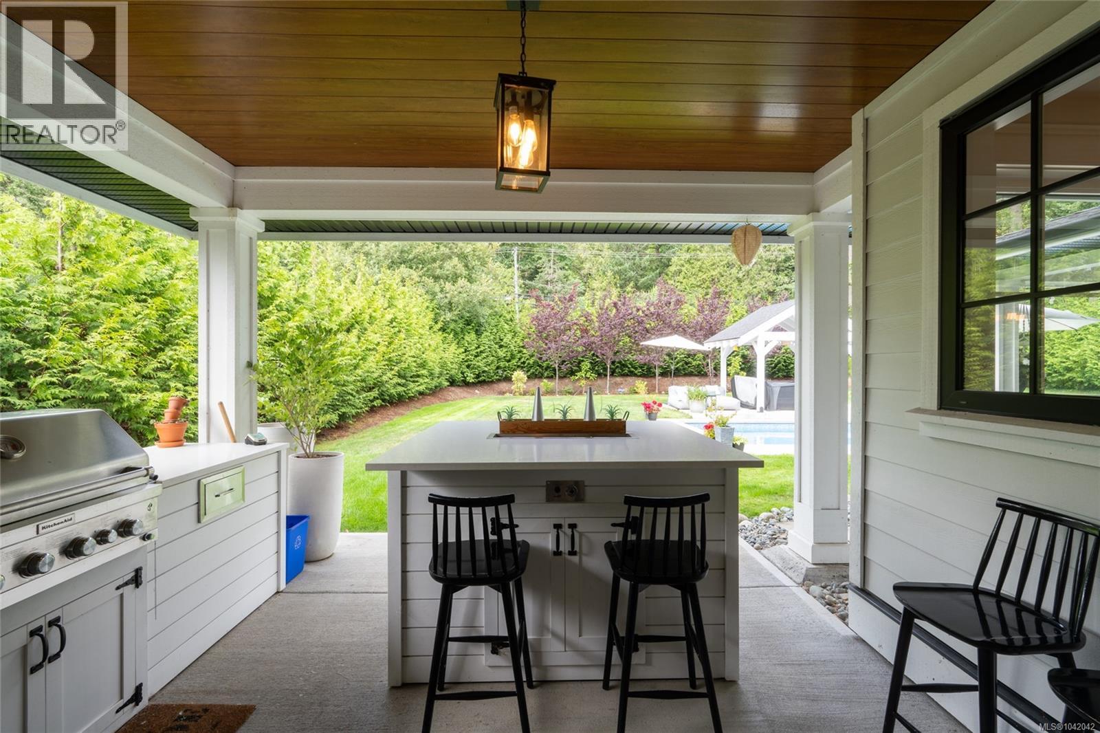 10730 Bayfield Rd, North Saanich