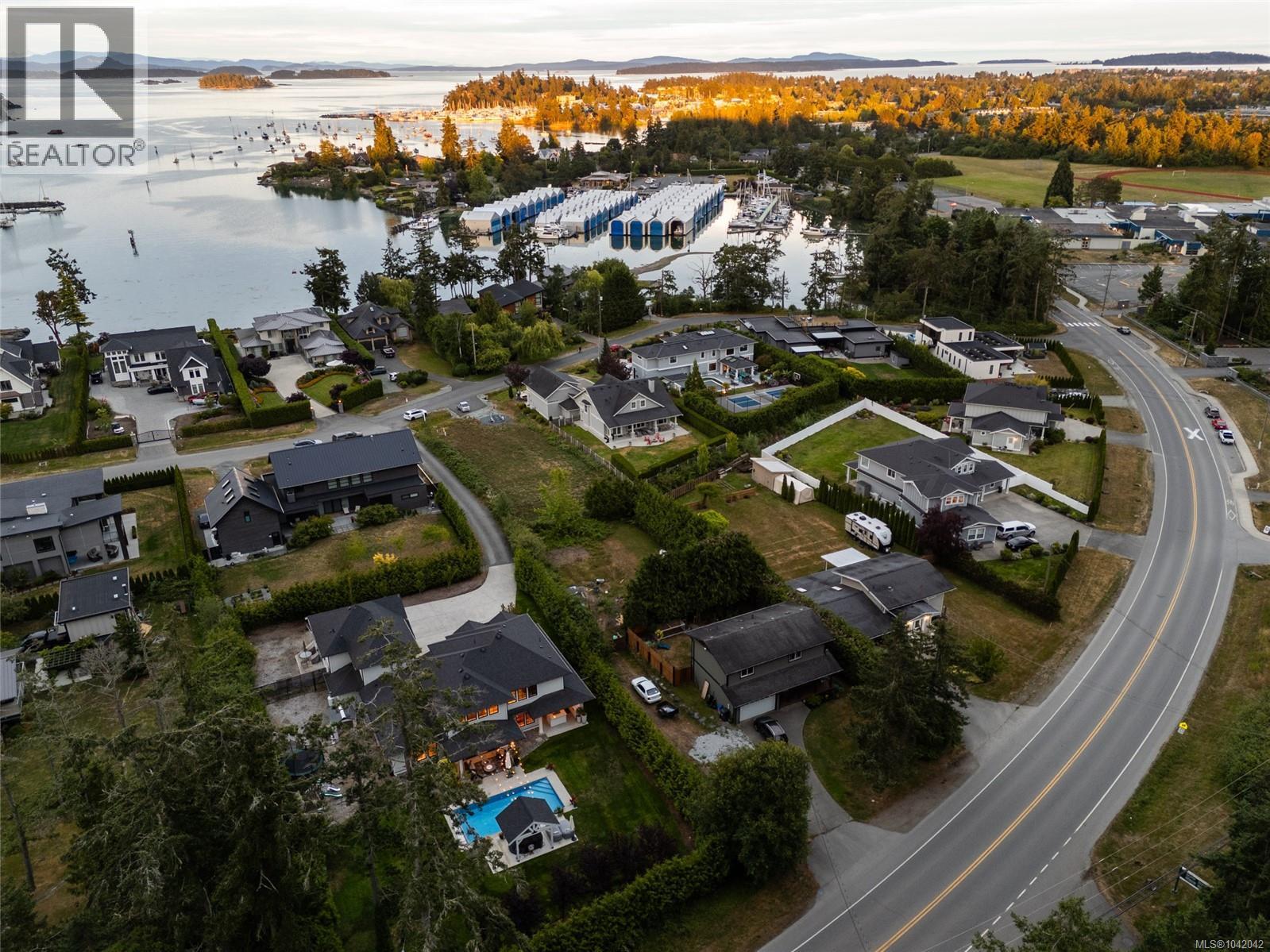 10730 Bayfield Rd, North Saanich