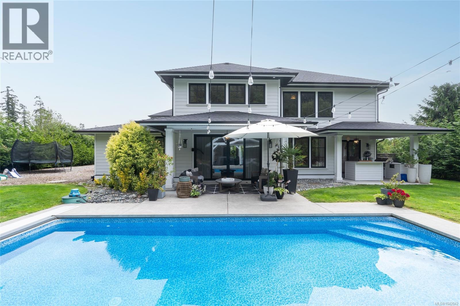 10730 Bayfield Rd, North Saanich