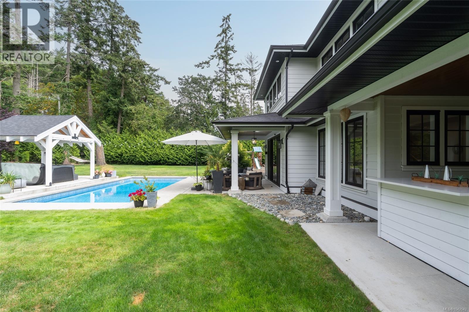 10730 Bayfield Rd, North Saanich