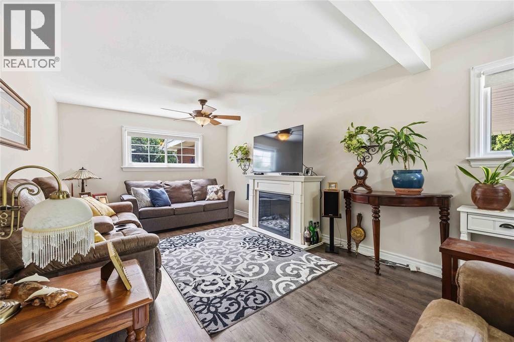 870 MCKAY AVENUE - 25