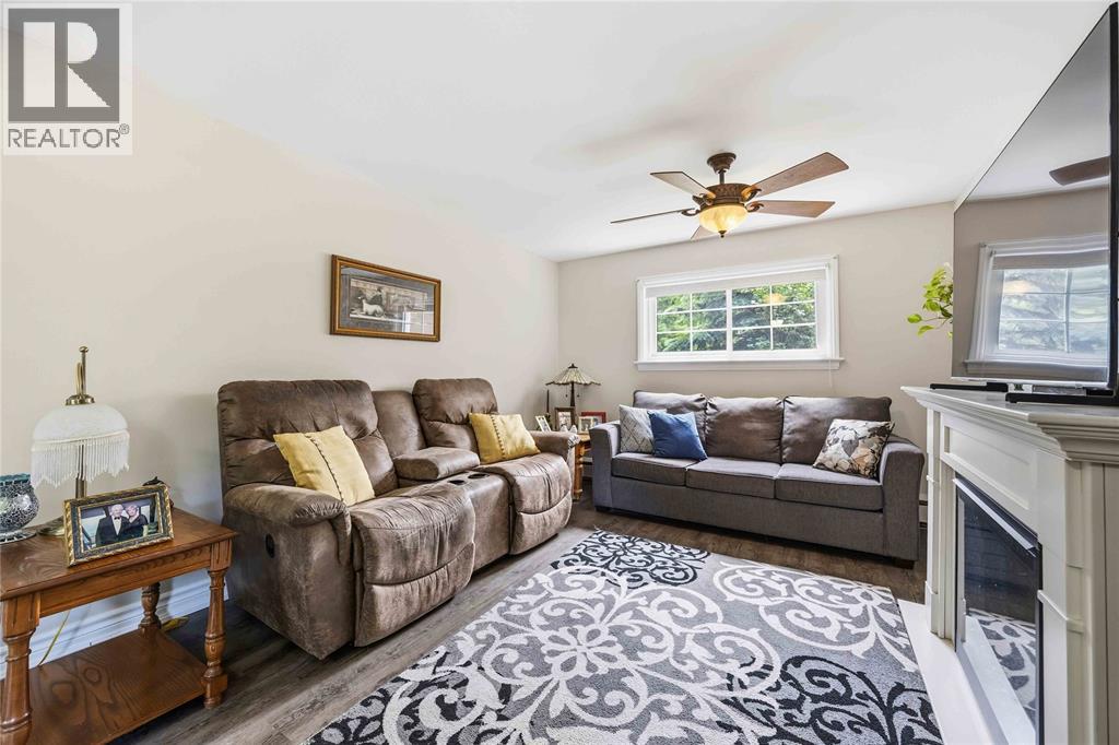 870 MCKAY AVENUE - 27