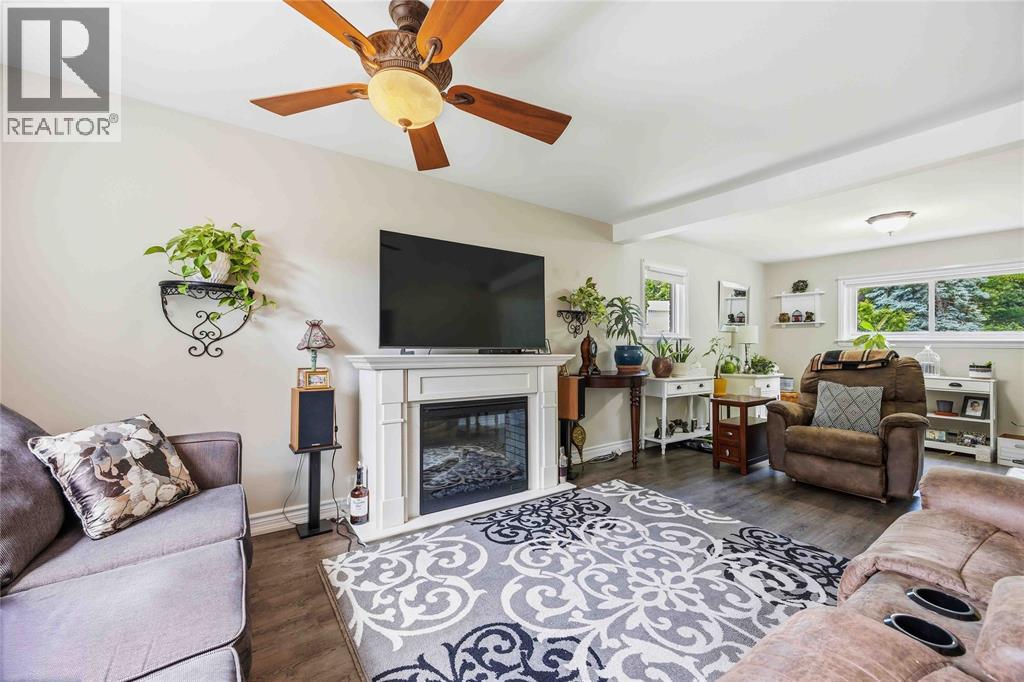 870 MCKAY AVENUE - 26