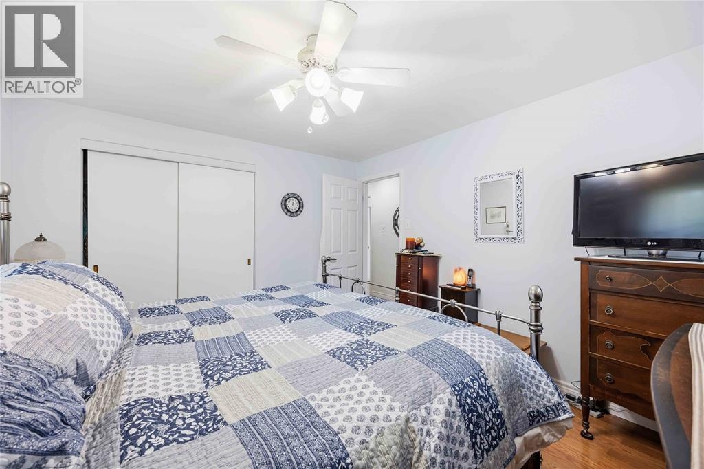 870 MCKAY AVENUE - 18