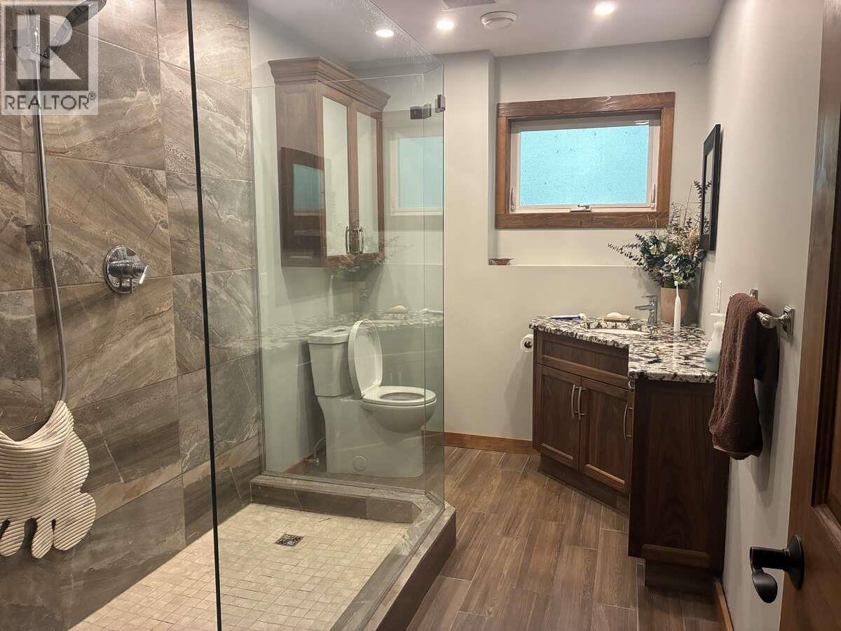 #22 7429 Sunnybrae Canoe Point Road - 11
