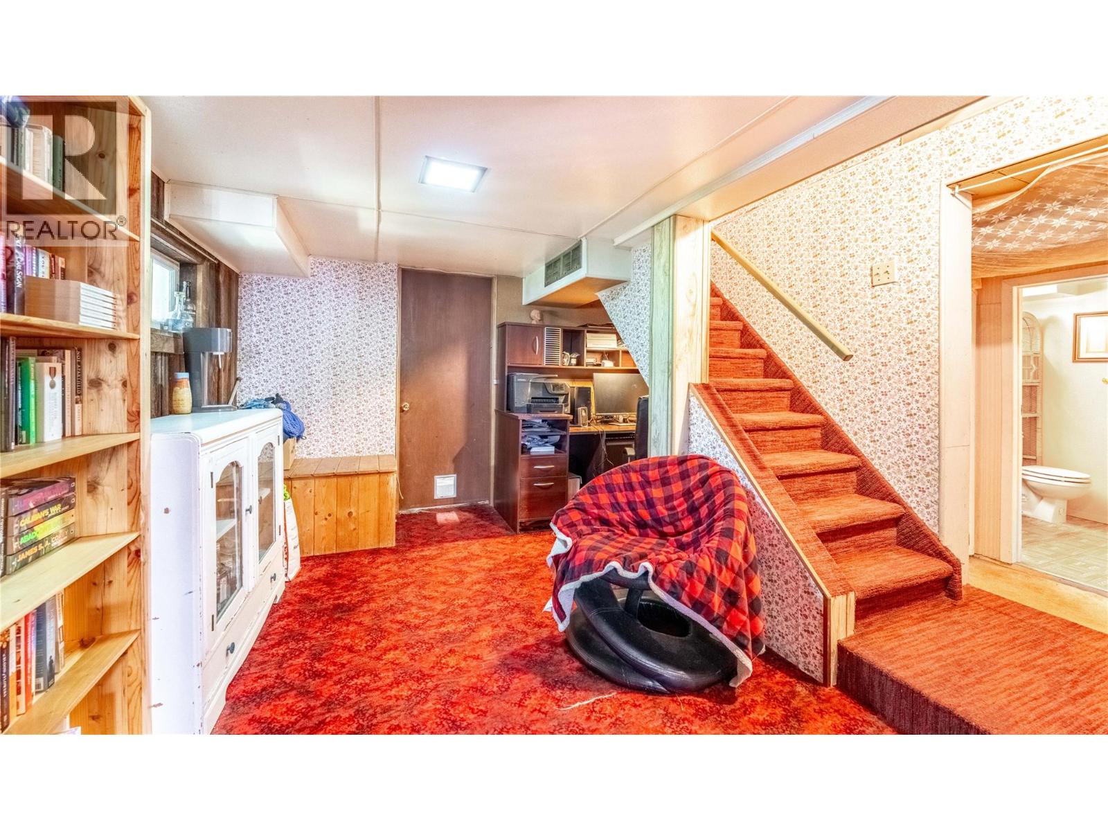 702 IBBITSON Street - 29