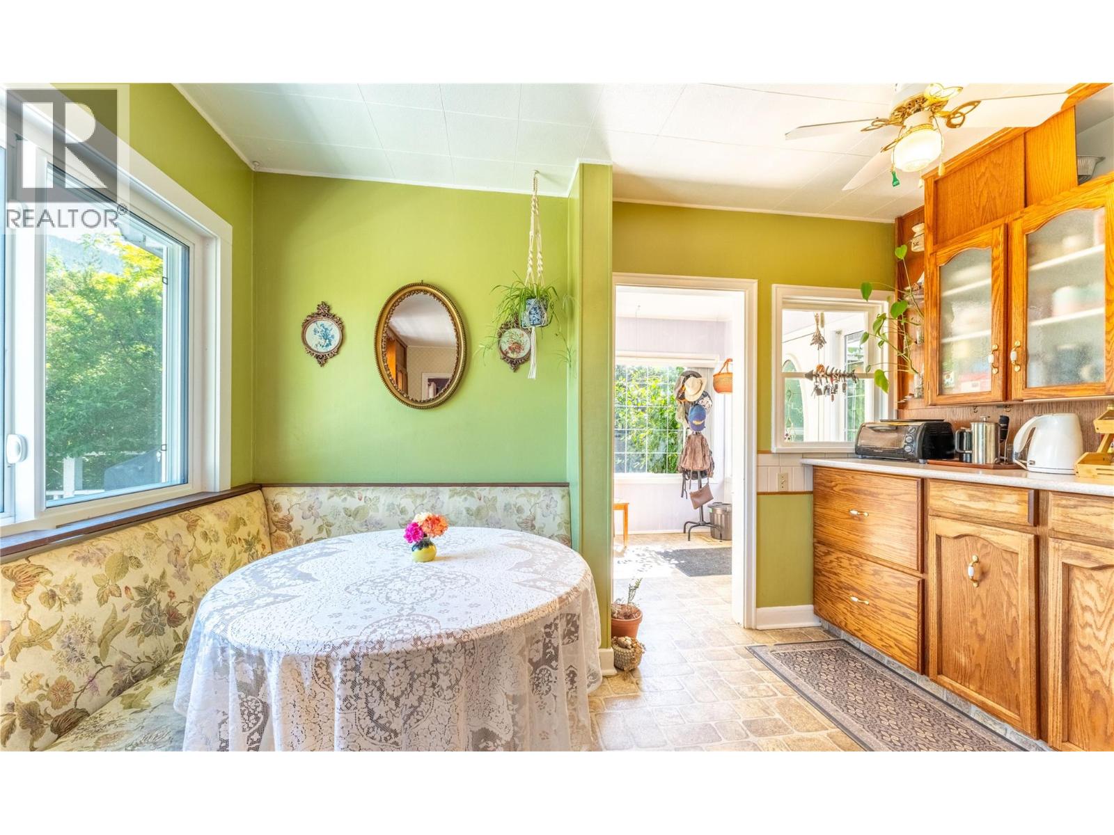 702 IBBITSON Street - 8