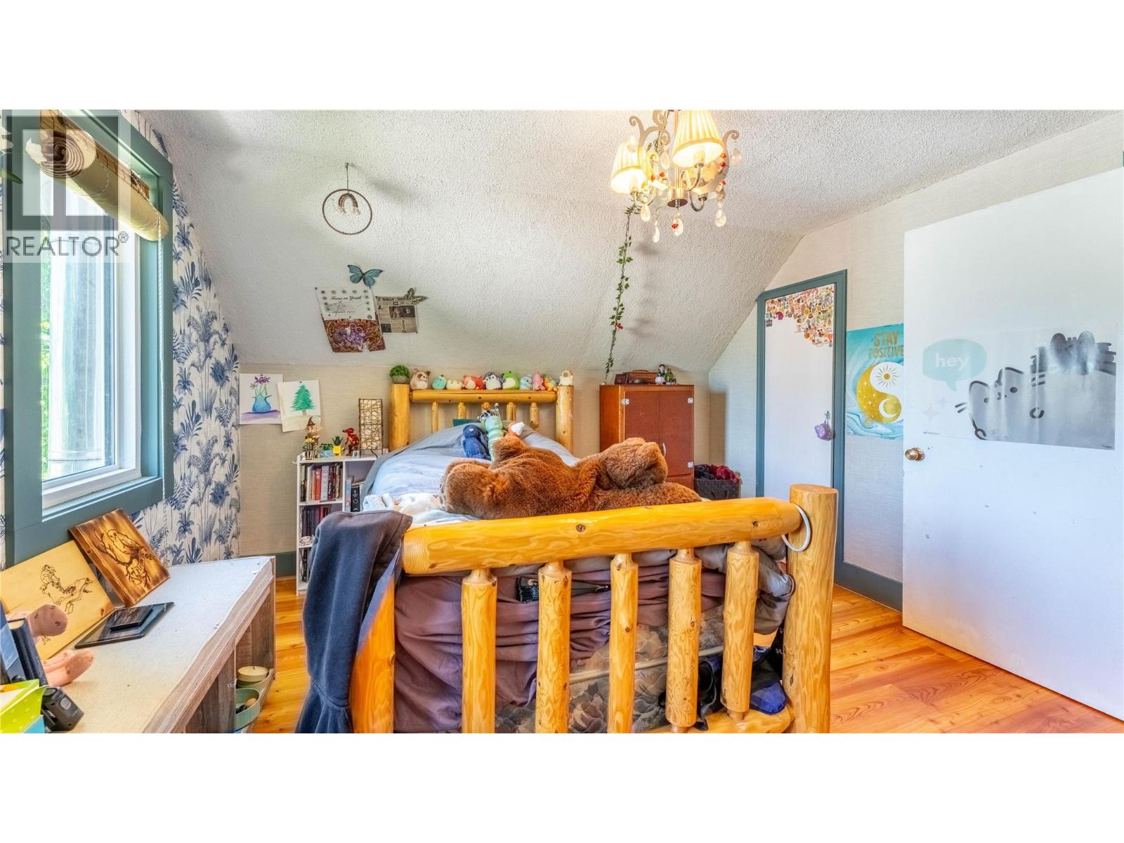 702 IBBITSON Street - 22