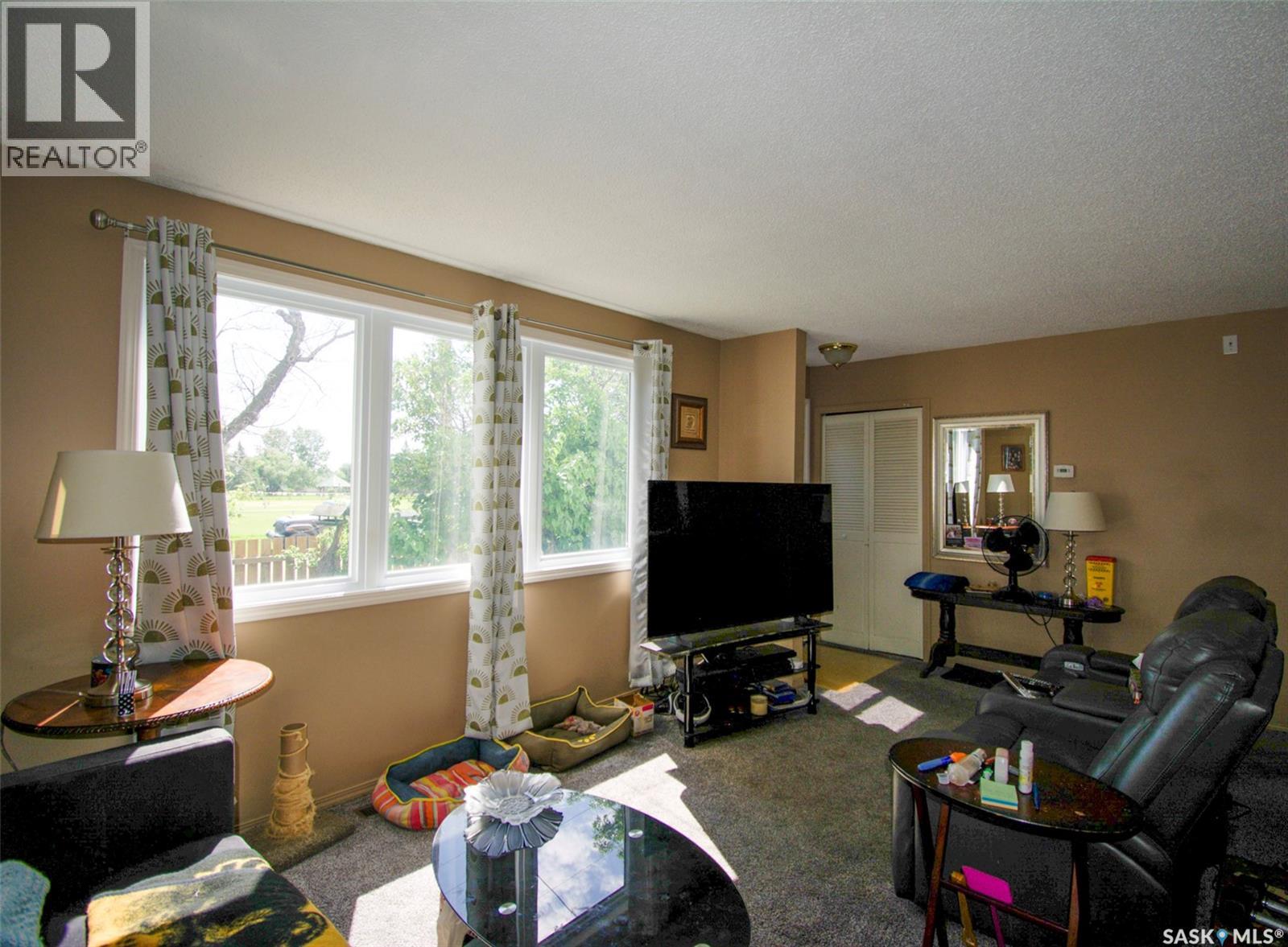 219 Nicoll AVENUE — photo 6
