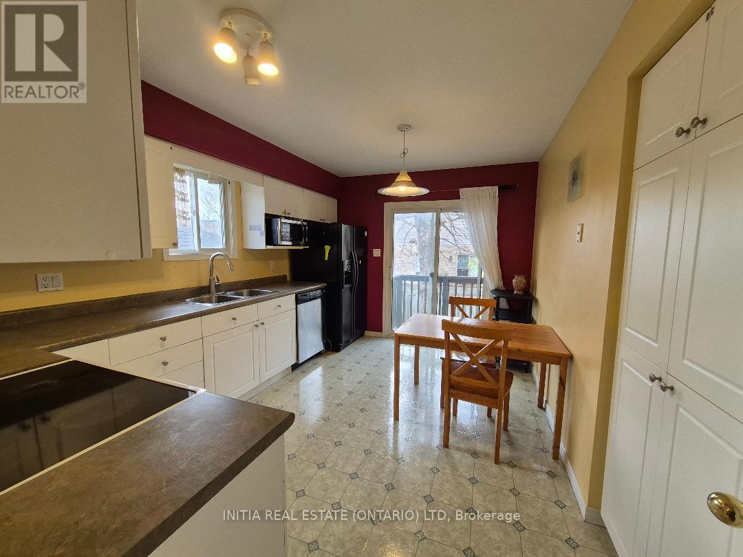 #7 145 NORTH CENTRE ROAD - 7