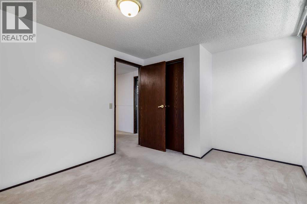248 Huntcroft Road NE - 21