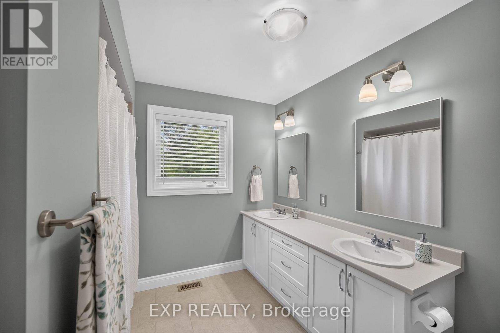 4 Bed, 4 Bath House for Sale in Ottawa – 635 WILLIAM MOONEY ROAD, Ottawa – MLS# X13547000 - Image 25
