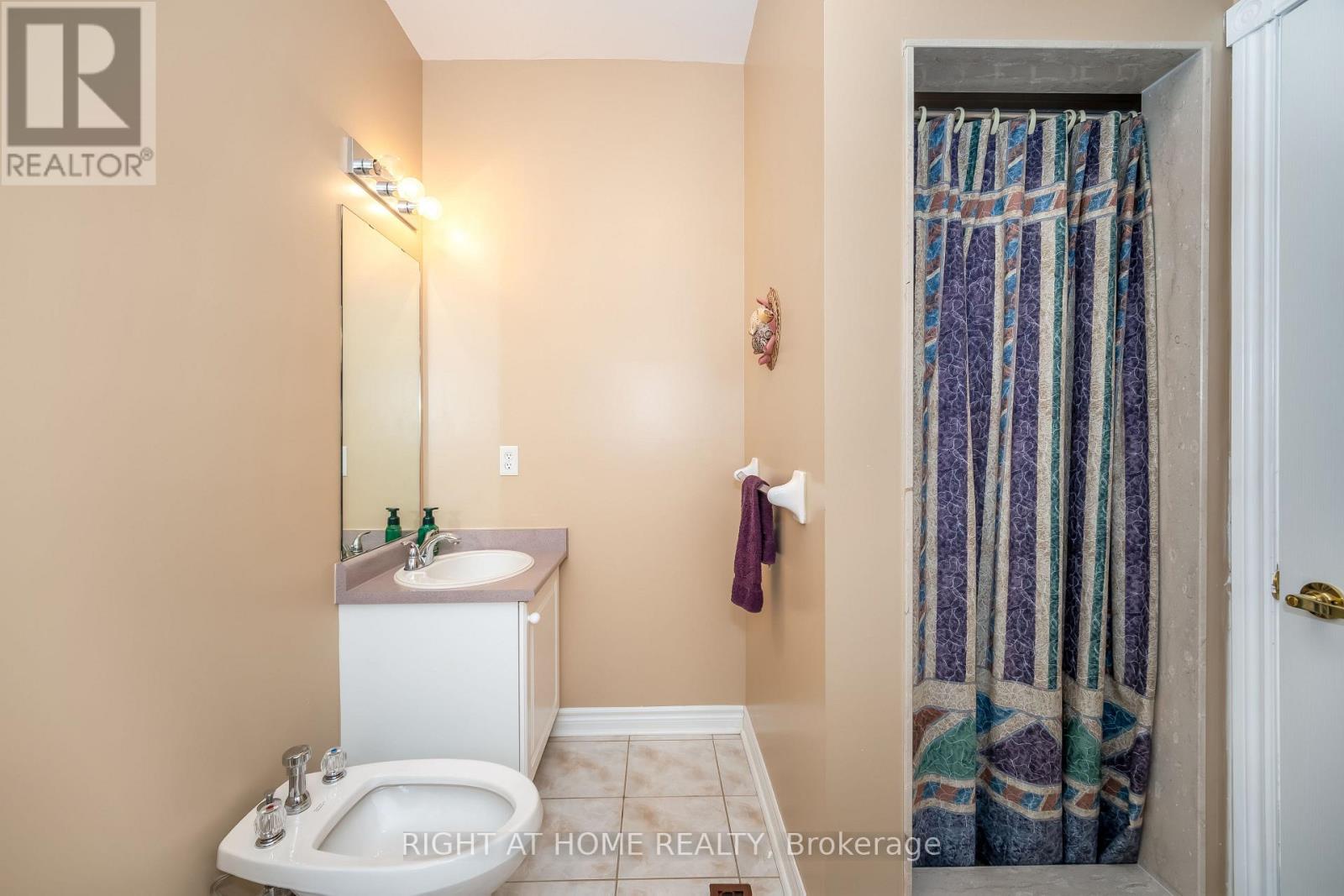 46 WOODHAVEN CRESCENT - 24