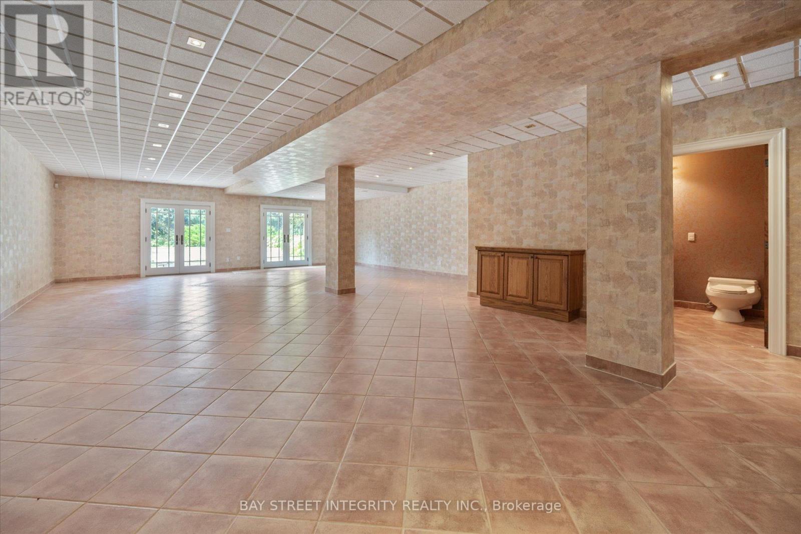 12 ALM COURT - 31