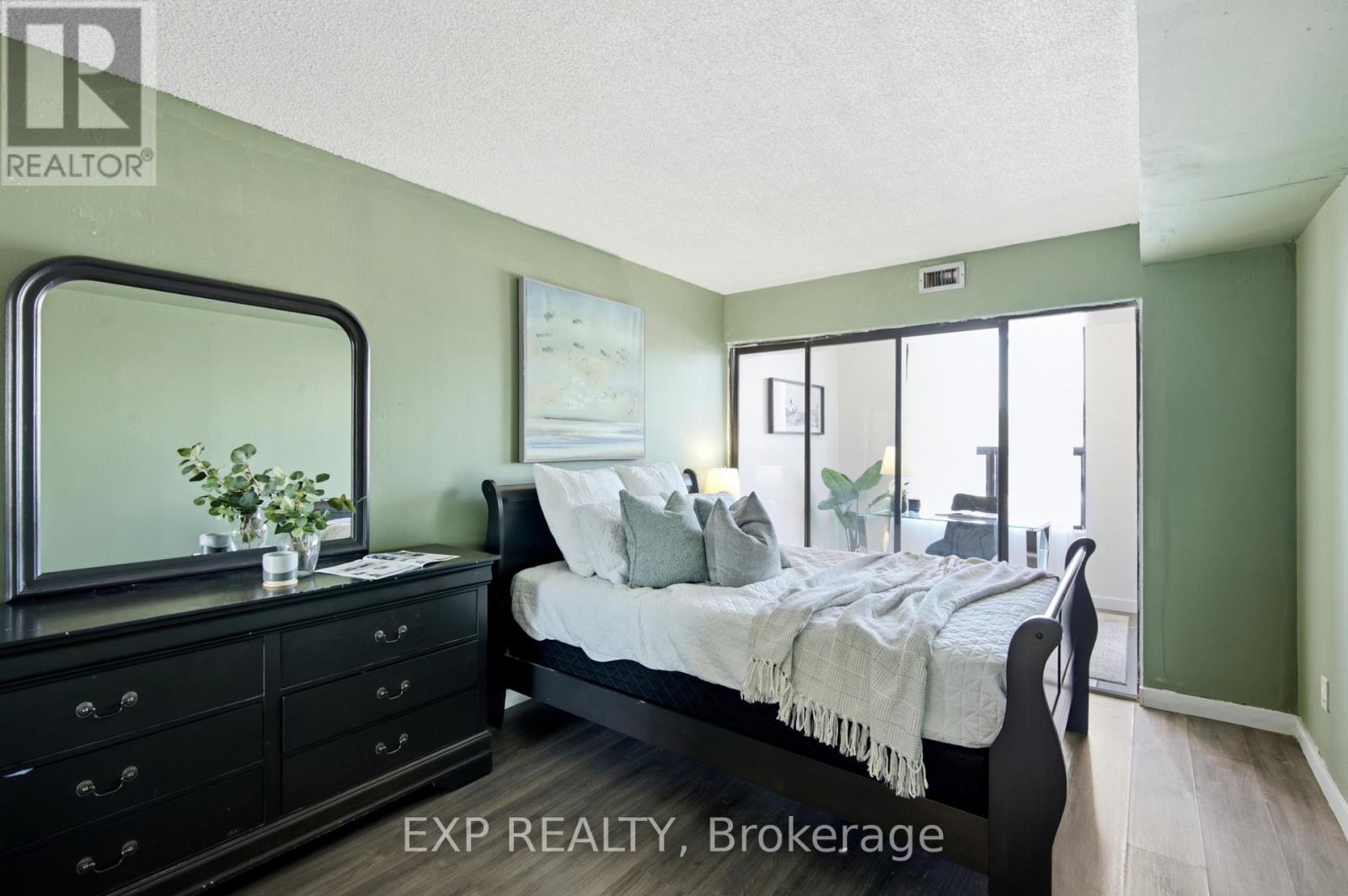 #202 25 AGNES STREET - 23
