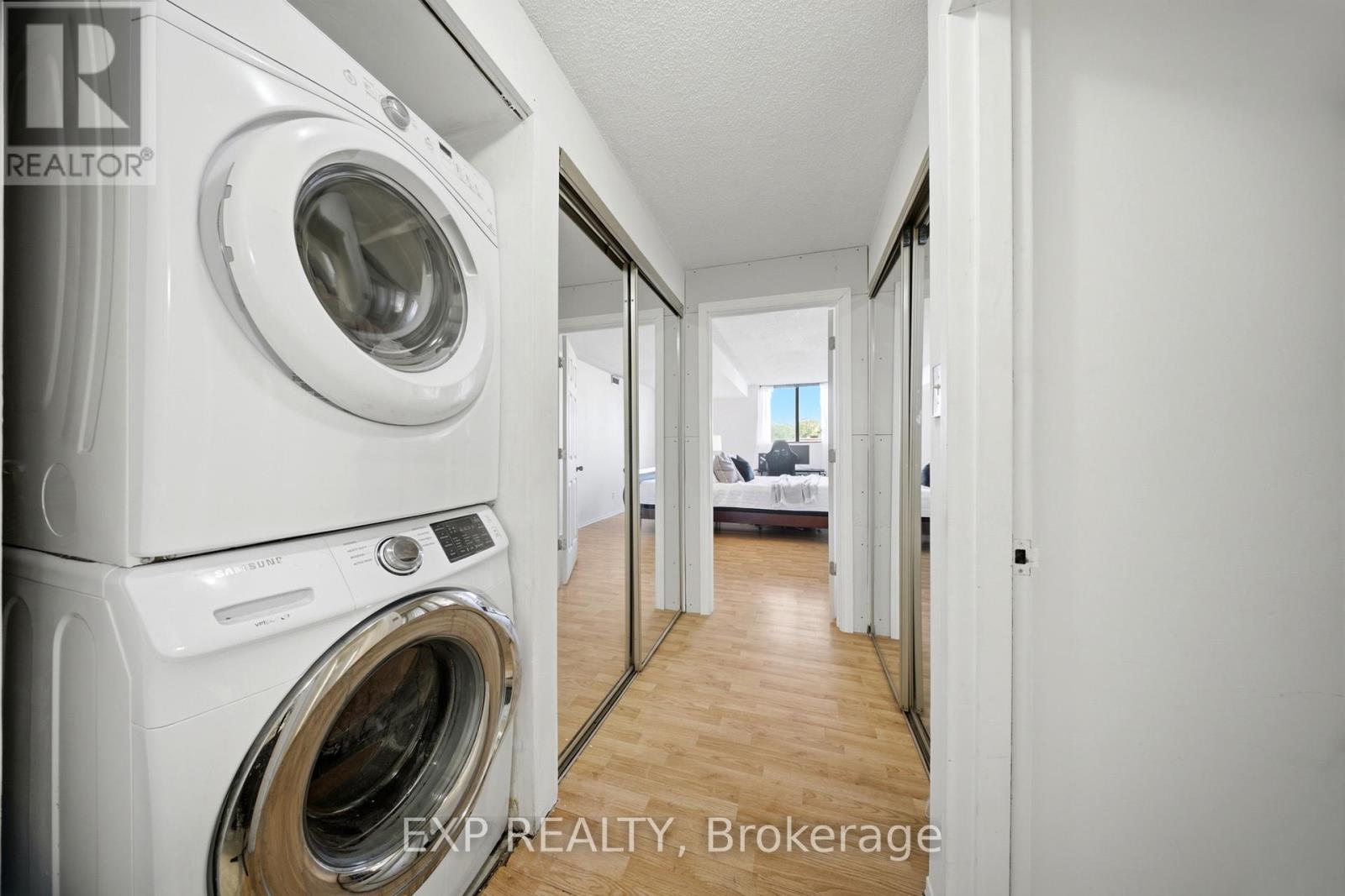 #202 25 AGNES STREET - 25