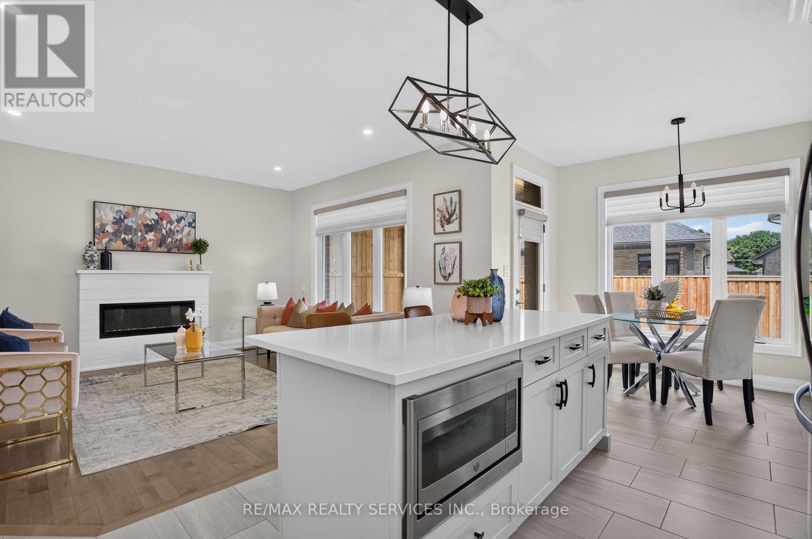 138 WOODBERRY CRESCENT - 23