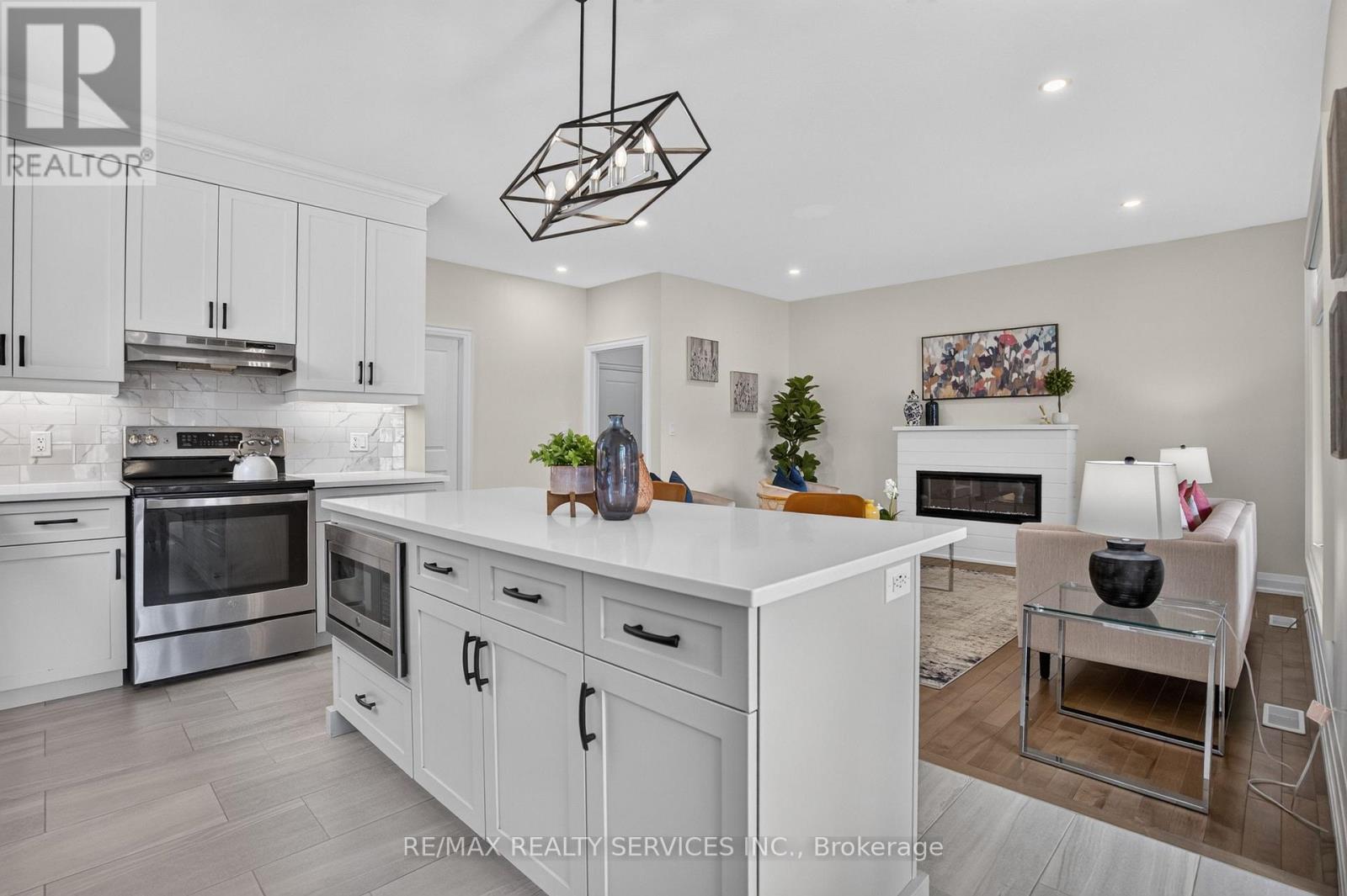 138 WOODBERRY CRESCENT - 24