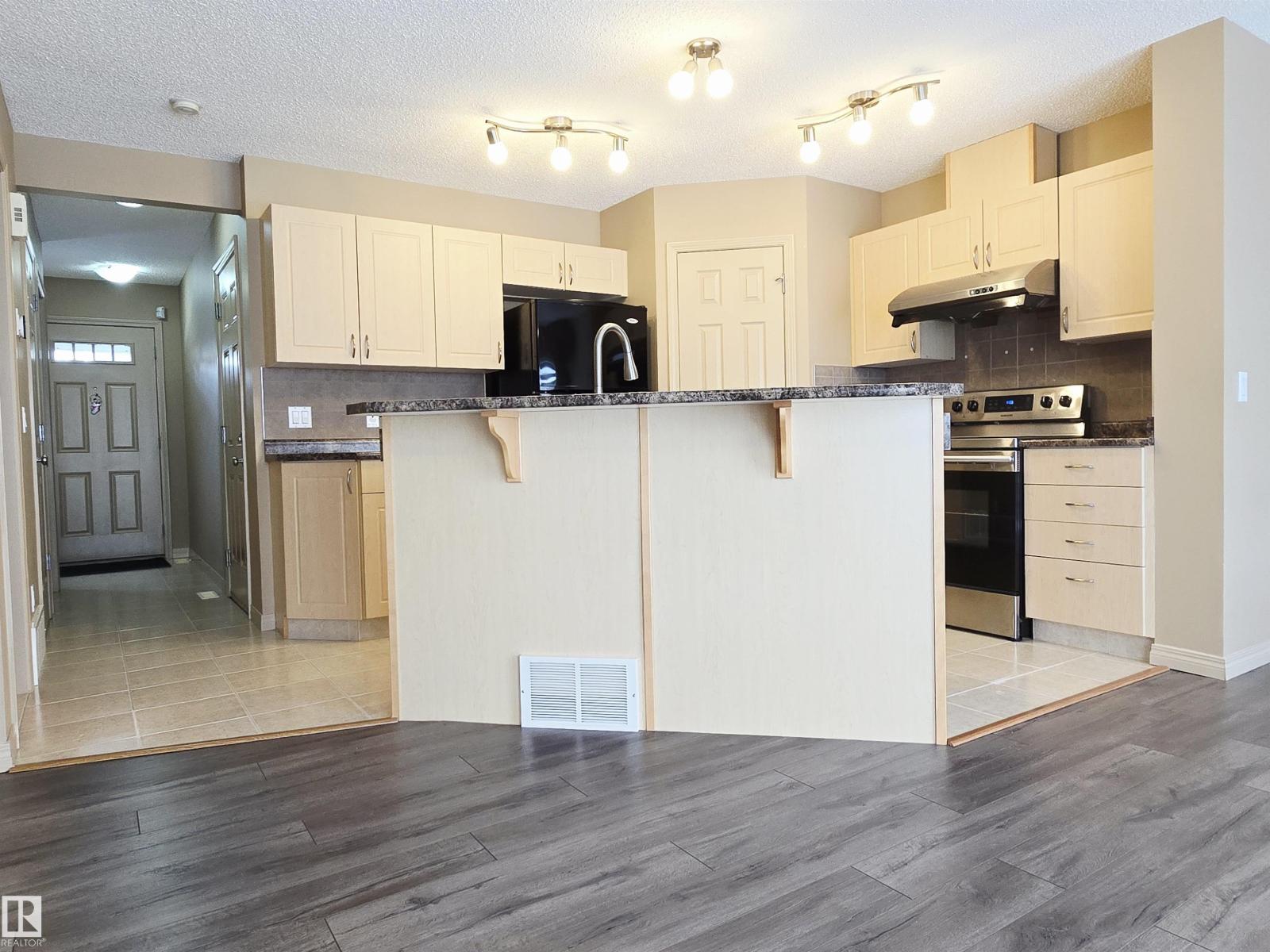 #60 1128 156 ST NW - 8