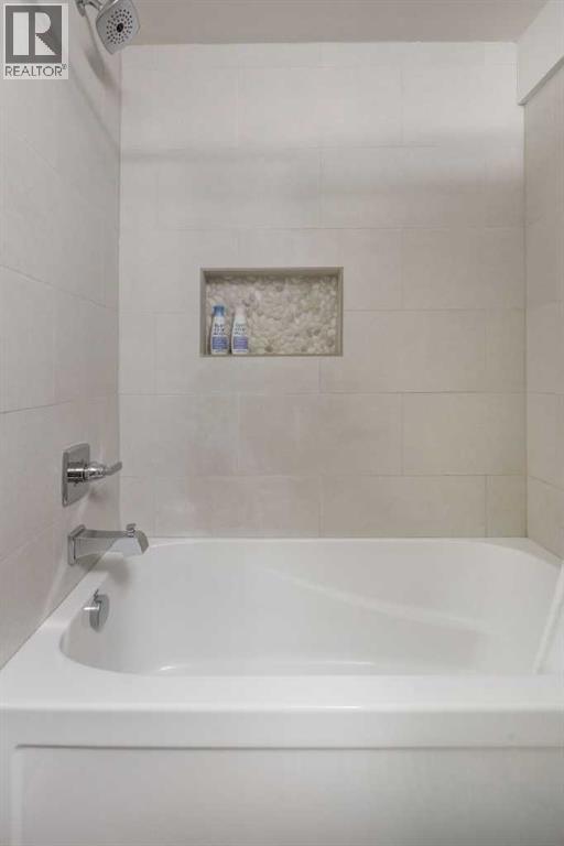 8320 Centre Street NE - 25