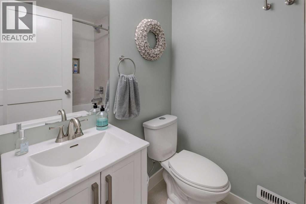 8320 Centre Street NE - 26