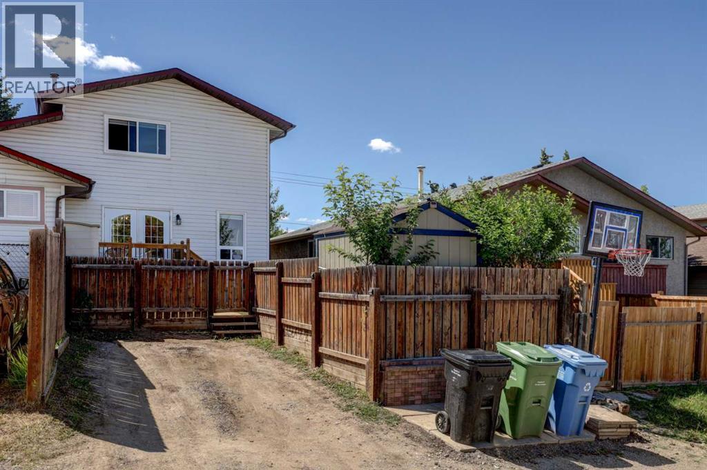8320 Centre Street NE - 31