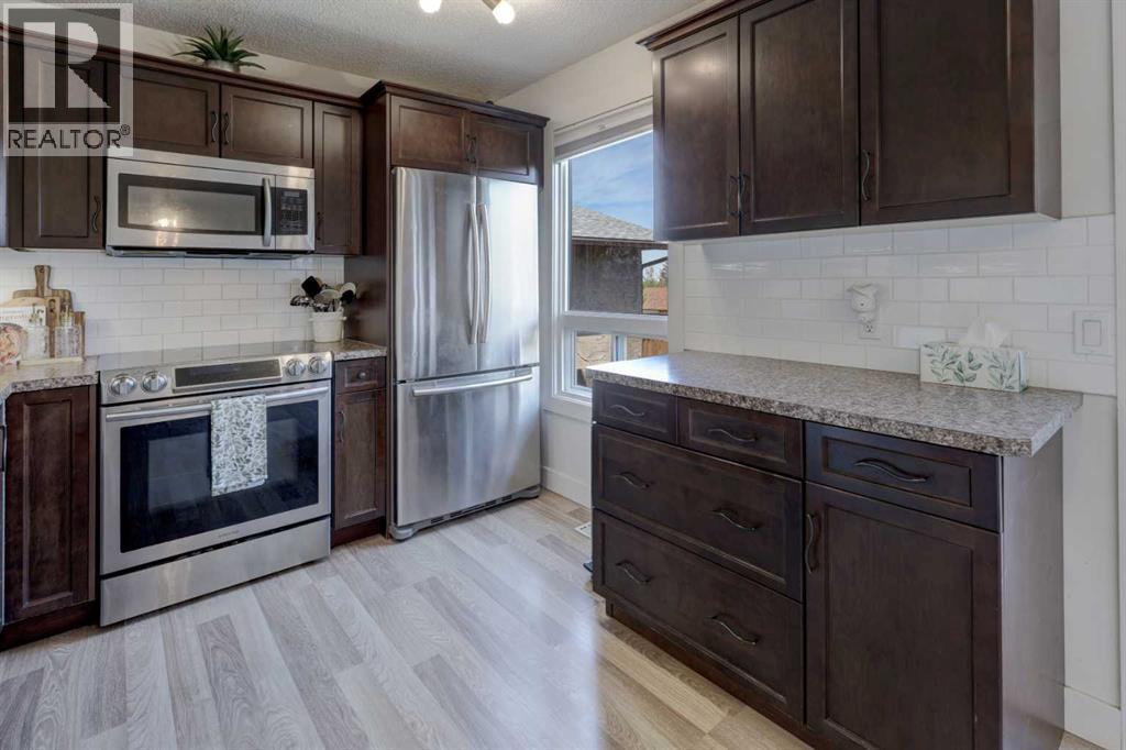 8320 Centre Street NE - 10
