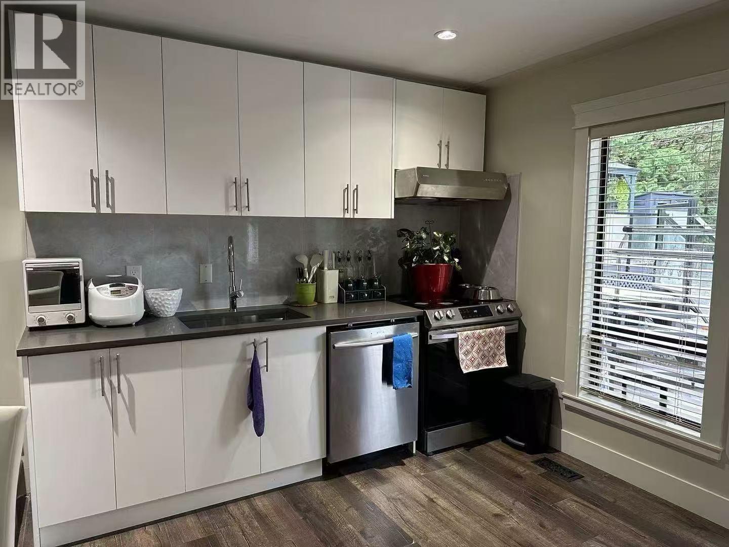 900 CORONA CRESCENT, Coquitlam